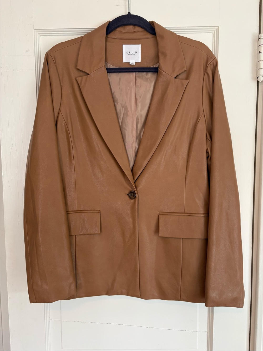 Le Lis Tan Caramel Faux Leather Jacket Flap Pockets. Medium Notched Lapels. Fall